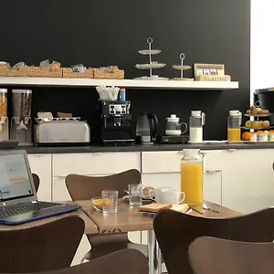 Hotel 10, Gerona